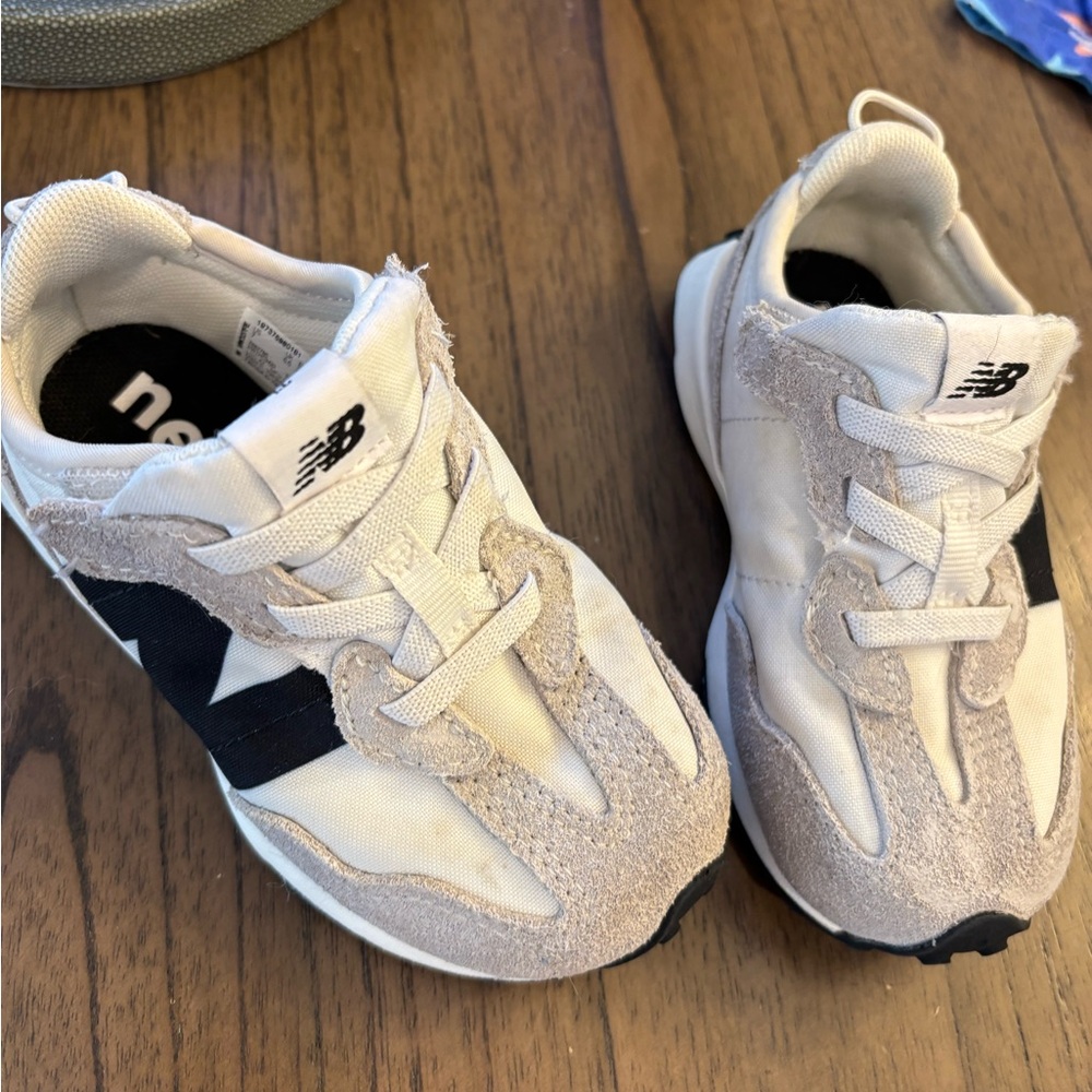 Toddler New Balance/ Newbies Size 7, 327 style!